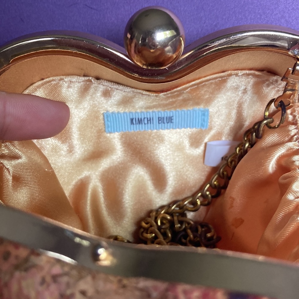 Kimchi Blue cork heart shaped clutch - Picture 3 of 3